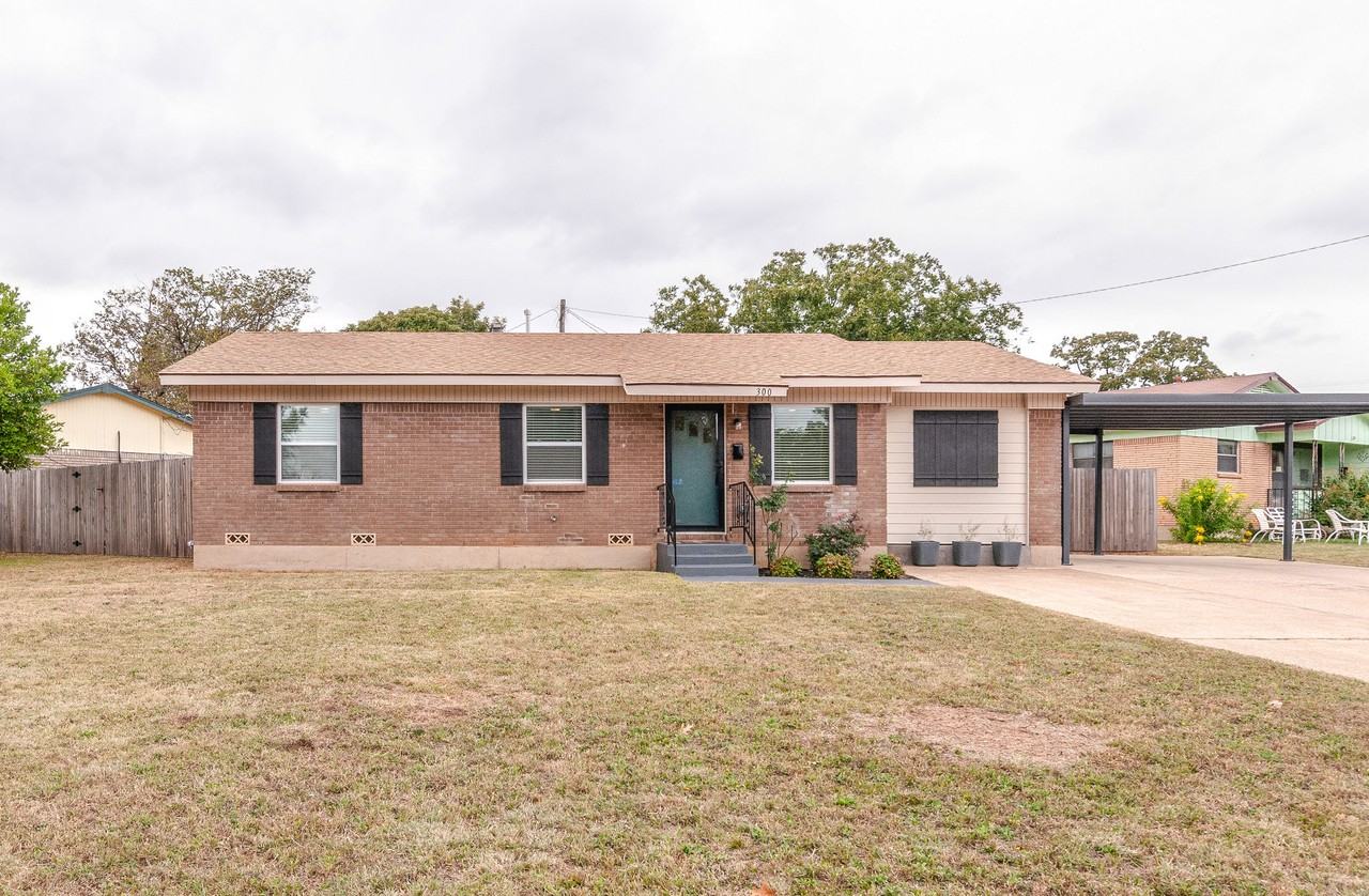 300 Ridgecrest Dr - Photo 2 of 26