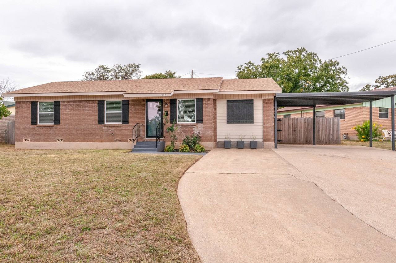 300 Ridgecrest Dr - Photo 3 of 26