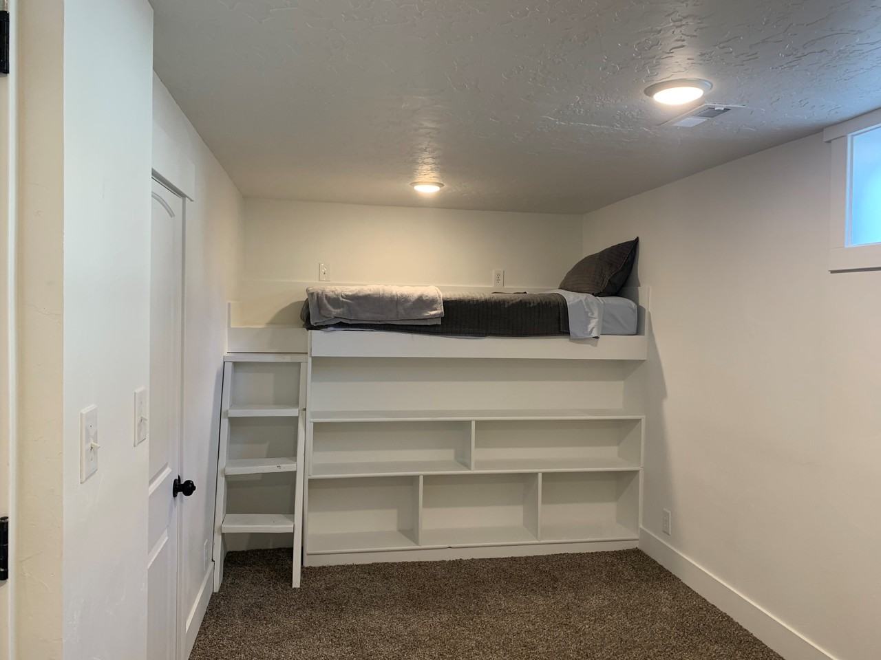 1799 Curtis Ave - Photo 3 of 12