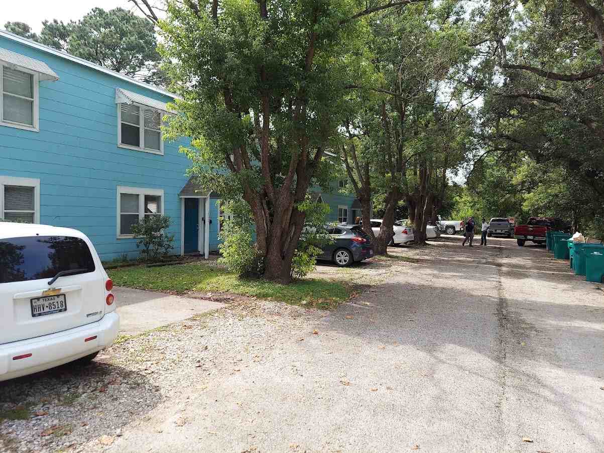 815 Shirley St #202 - Photo 2 of 2