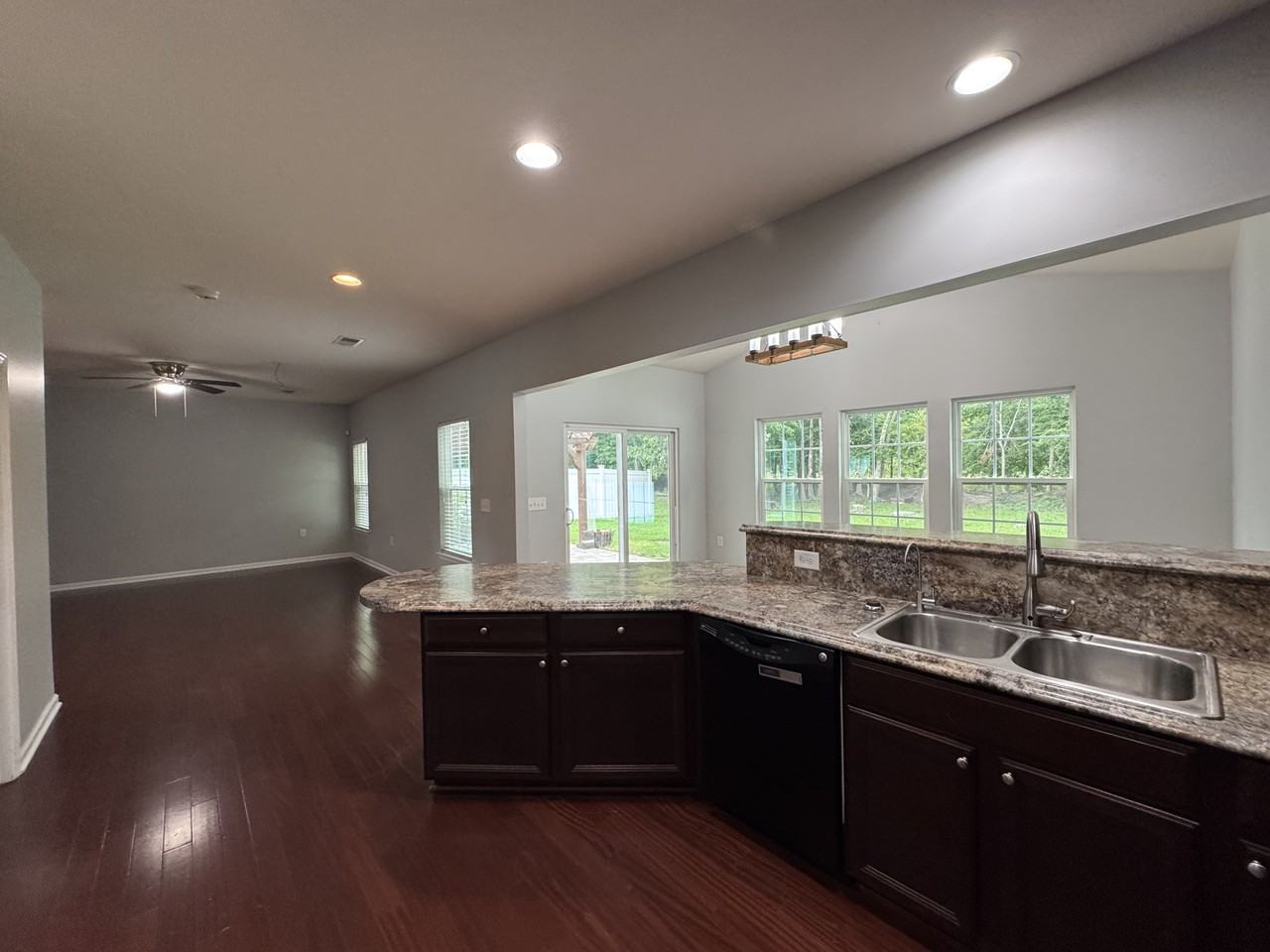 624 Leonard Ln - Photo 2 of 34