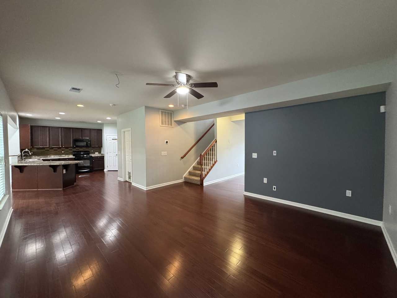 624 Leonard Ln - Photo 3 of 34