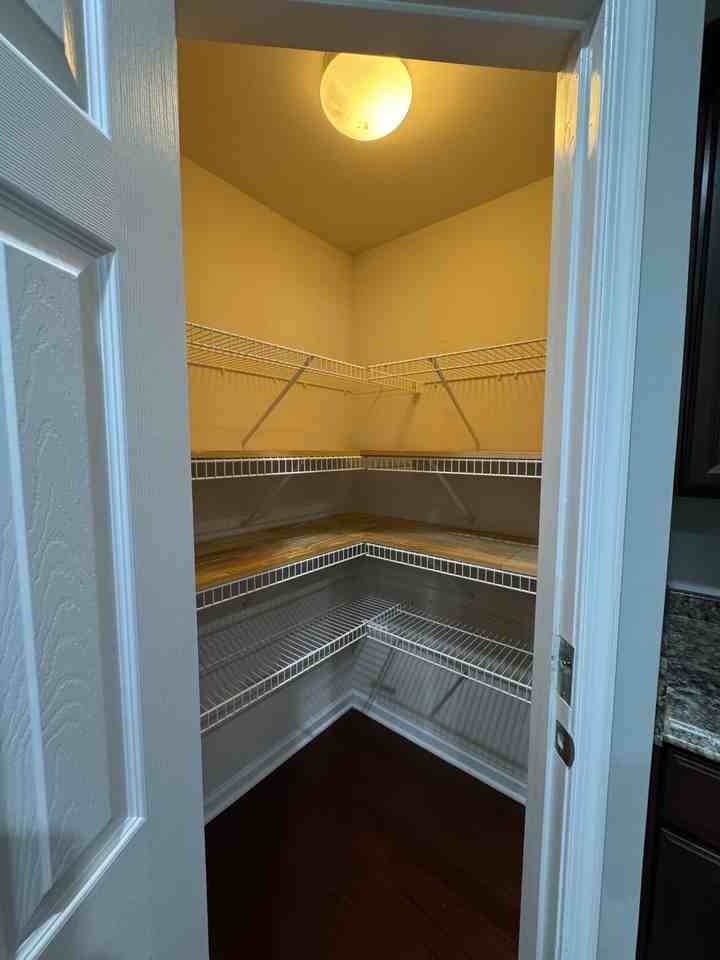 624 Leonard Ln - Photo 6 of 34