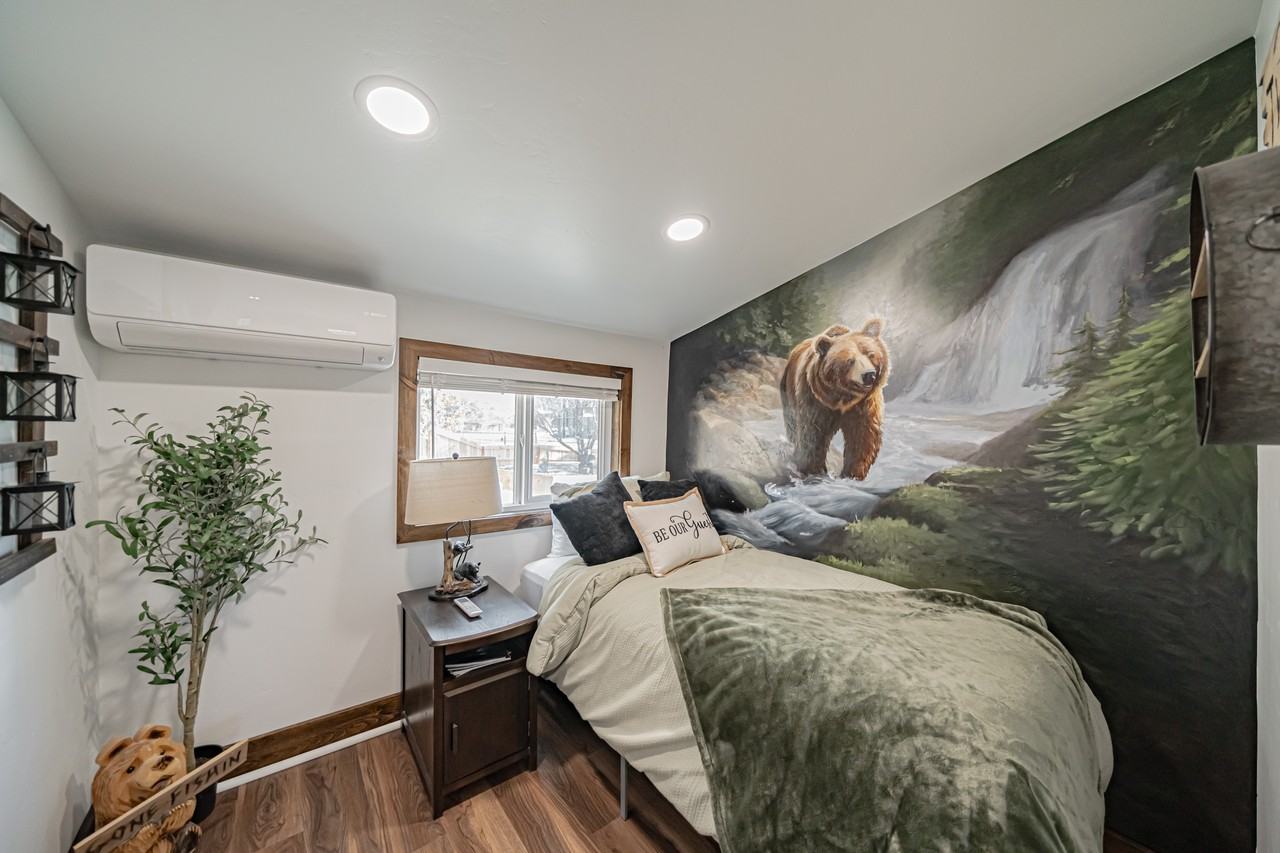 454 Iona St - Photo 4 of 8