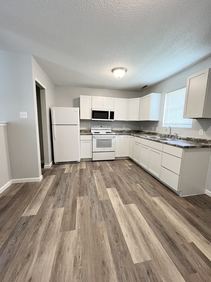1423 Alonzo Pl - Photo 2 of 17