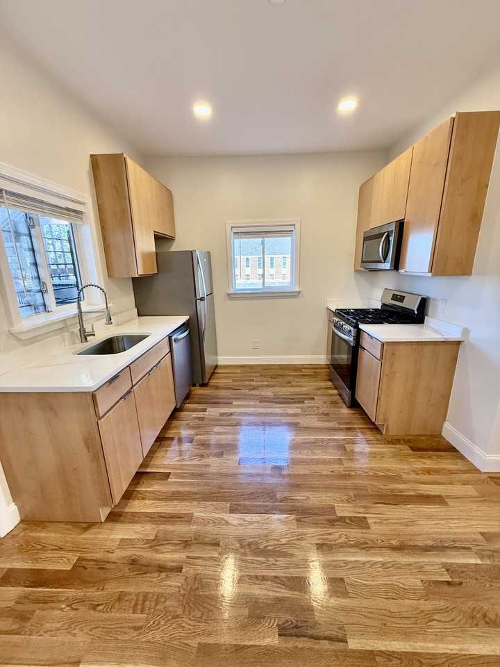 124 Chestnut St #124-1A - Photo 2 of 2
