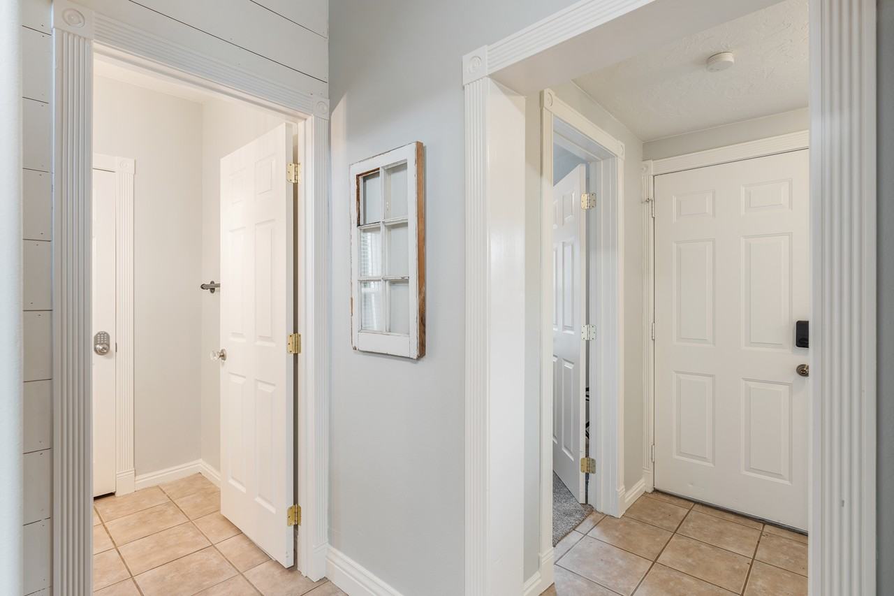 560 H St - Photo 3 of 35