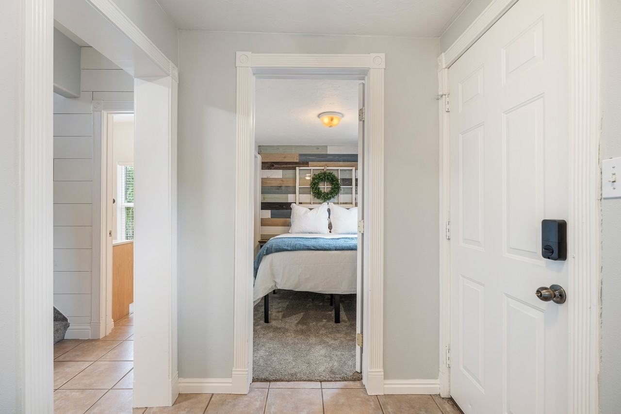 560 H St - Photo 5 of 35