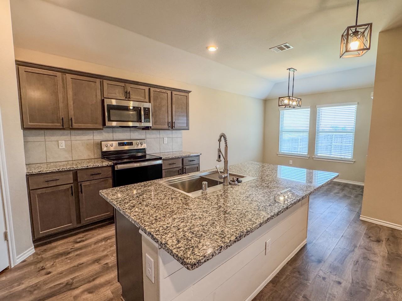 801 Meadow Creek Ln - Photo 5 of 30