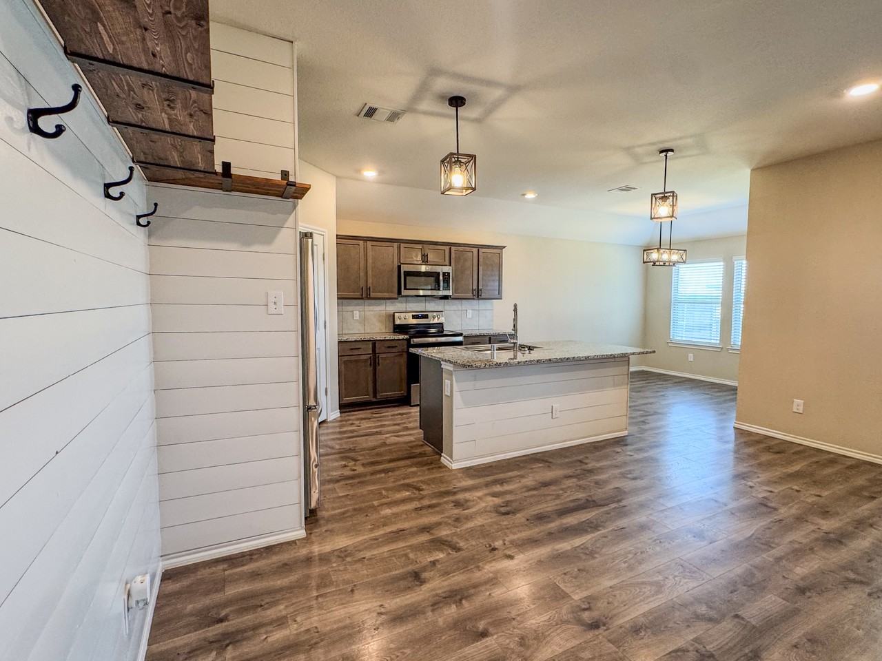 801 Meadow Creek Ln - Photo 6 of 30
