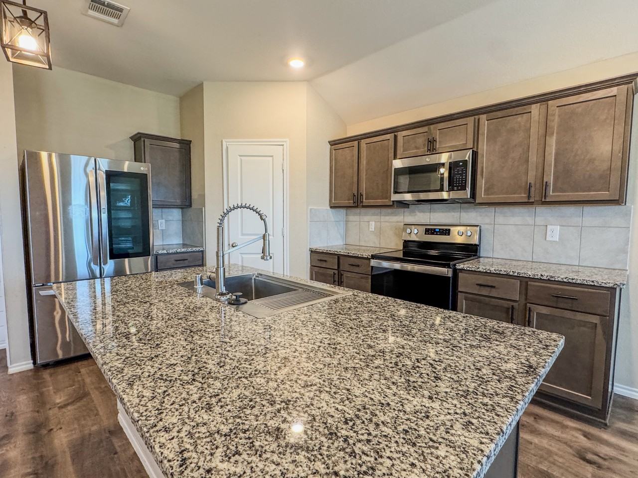 801 Meadow Creek Ln - Photo 7 of 30