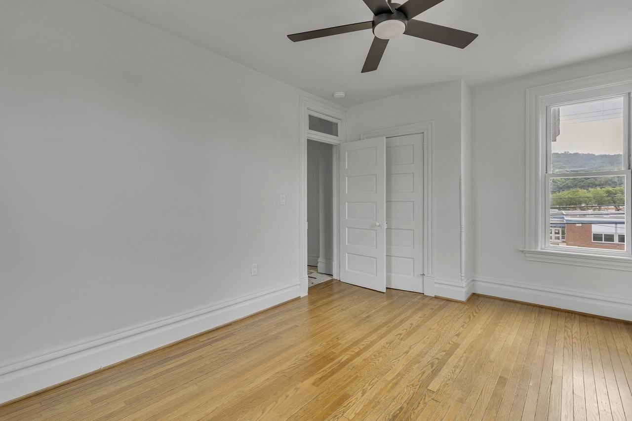 912 Penn Ave - Photo 6 of 14