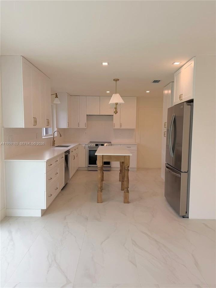 19221 Sw 92nd Rd - Photo 4 of 14