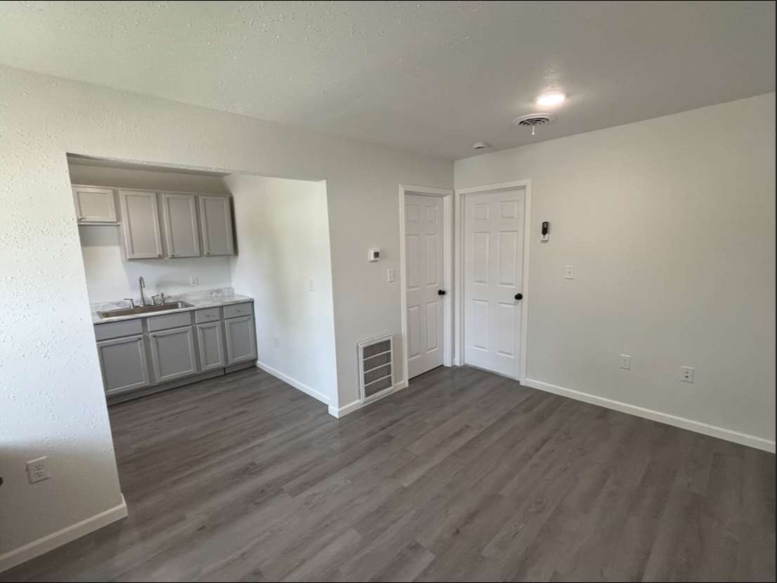 323 Seward Ave #6 - Photo 4 of 7