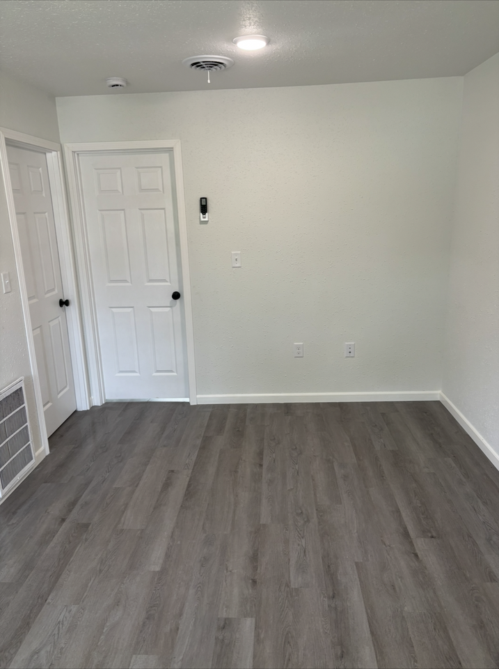 323 Seward Ave #6 - Photo 6 of 7