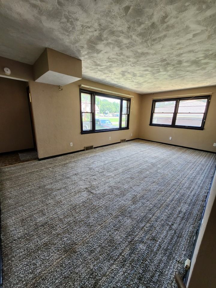 2116 W Kettelle St - Photo 3 of 32