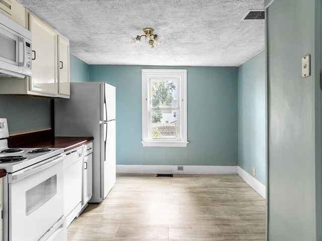 241 Center St #B - Photo 2 of 14