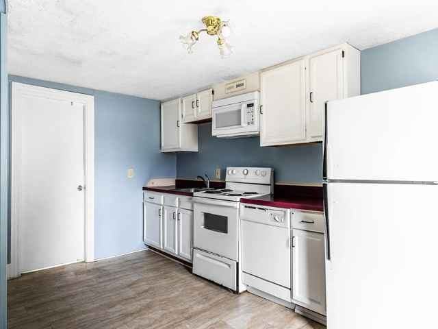 241 Center St #B - Photo 7 of 14