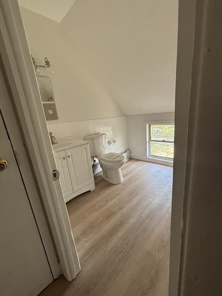 76 Beacon Ave #8 - Photo 5 of 10