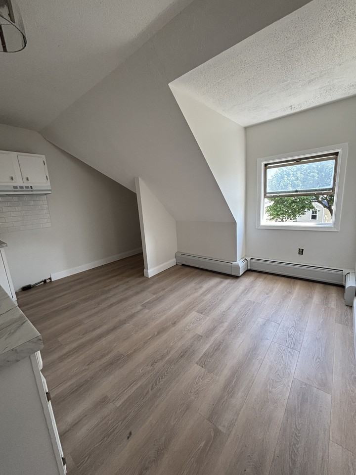 76 Beacon Ave #8 - Photo 6 of 10