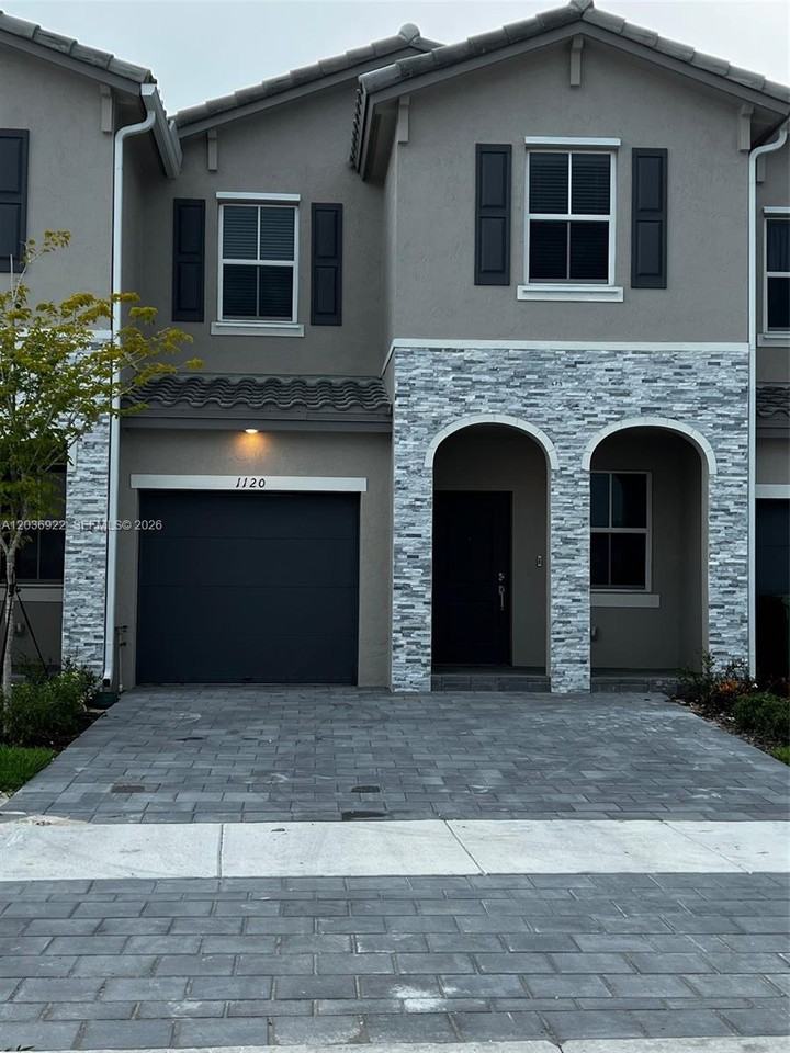 1120 Se 26th Rd - Photo 3 of 38