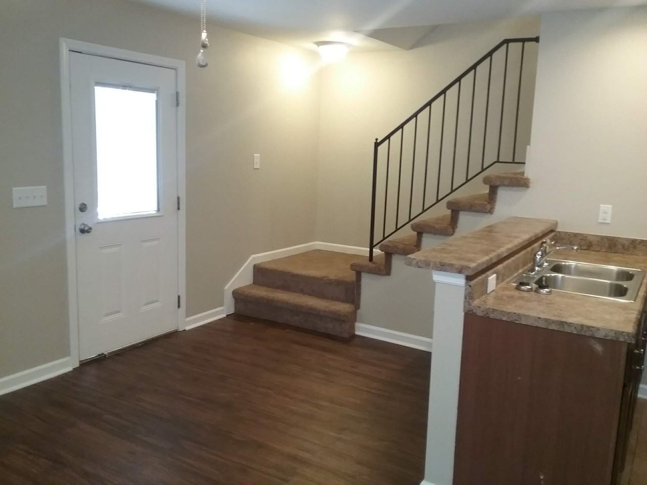1011 Oak St #B - Photo 2 of 6