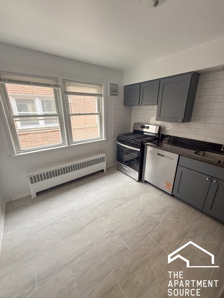 6727 N California Ave #1W - Photo 2 of 16