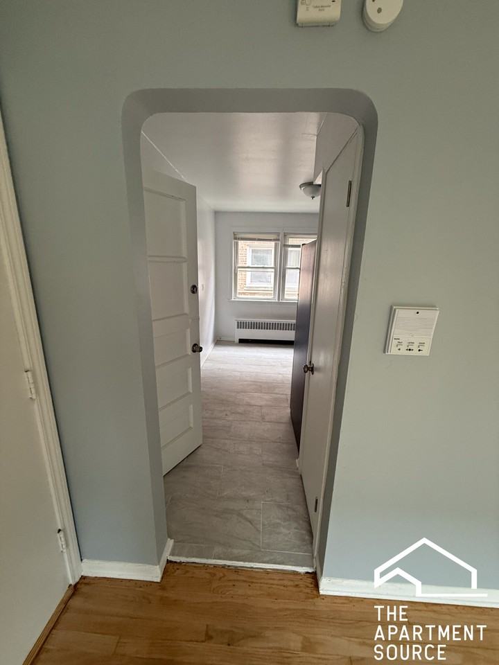 6727 N California Ave #1W - Photo 4 of 16