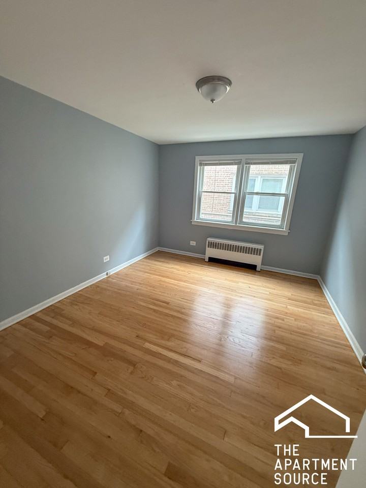 6727 N California Ave #1W - Photo 6 of 16