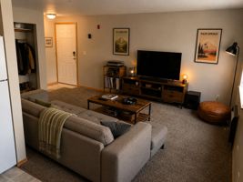 featured image of 209 E 14th Ave #05