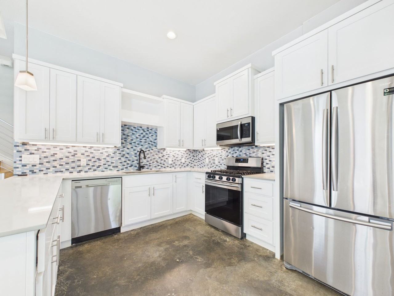 6204 Langham St - Photo 5 of 48