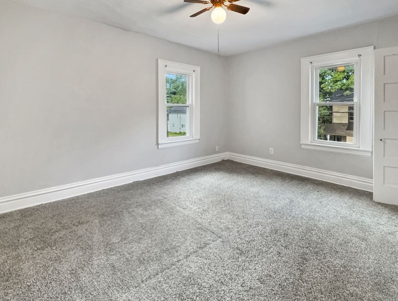1400 Lafayette Ave Ne - Photo 6 of 8