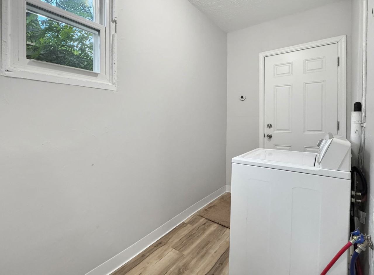 1400 Lafayette Ave Ne - Photo 7 of 8