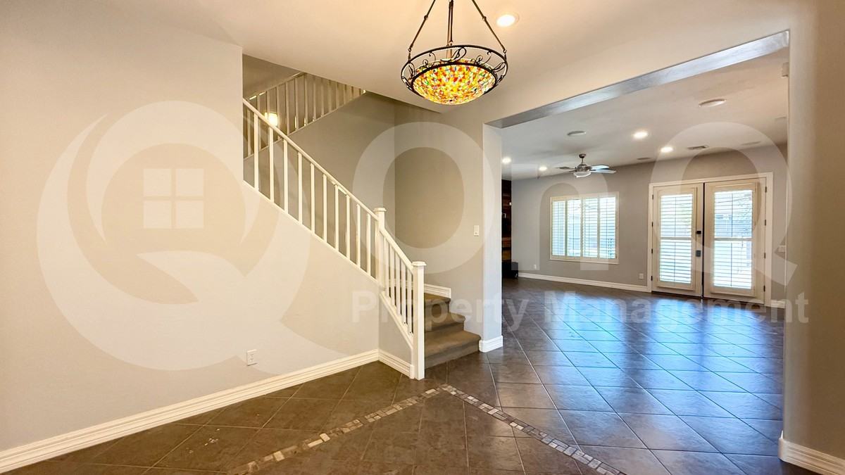 3115 E Ironside Ct - Photo 5 of 33