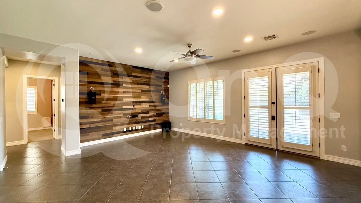 3115 E Ironside Ct - Photo 6 of 33