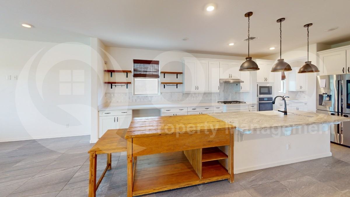 4602 S Flare - Photo 3 of 28