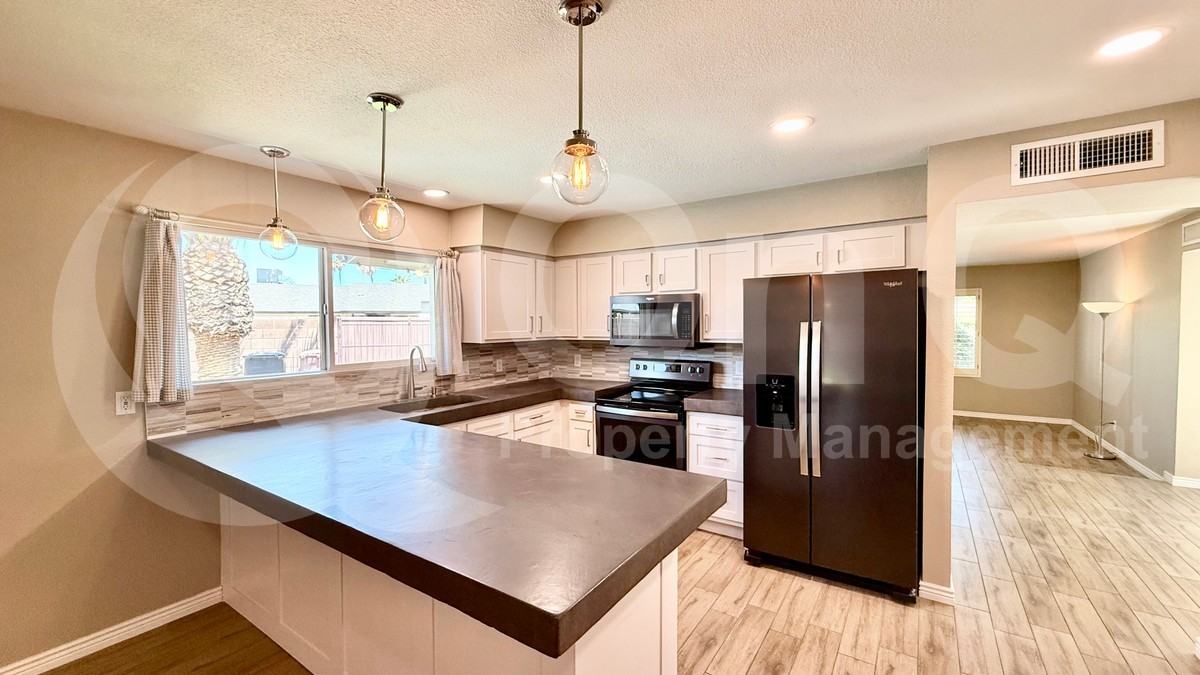 827 N 86th Way - Photo 3 of 35