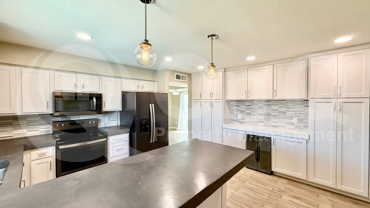 827 N 86th Way - Photo 5 of 35