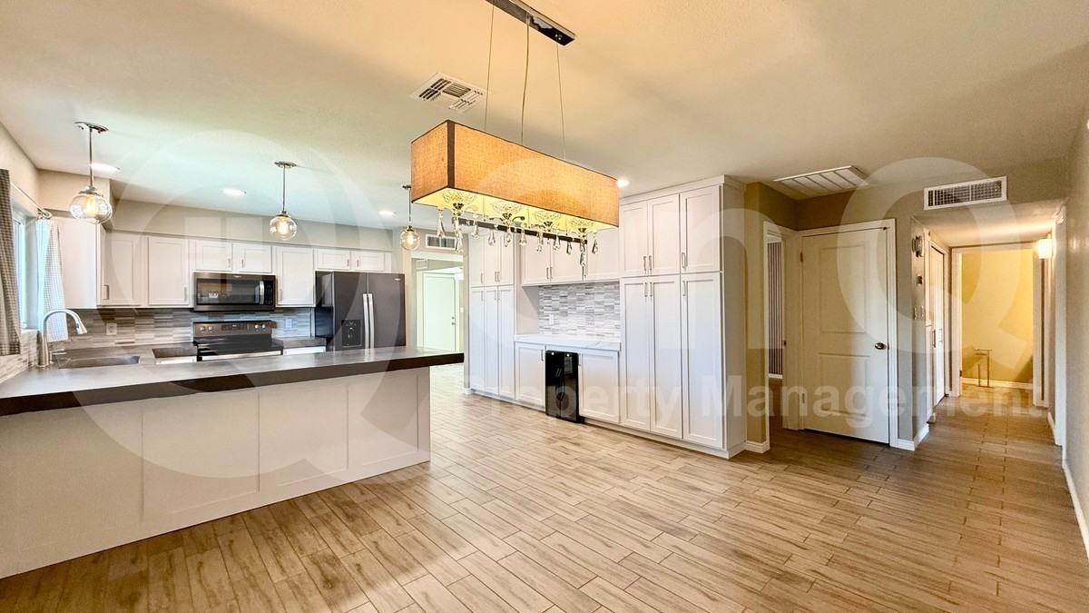 827 N 86th Way - Photo 7 of 35
