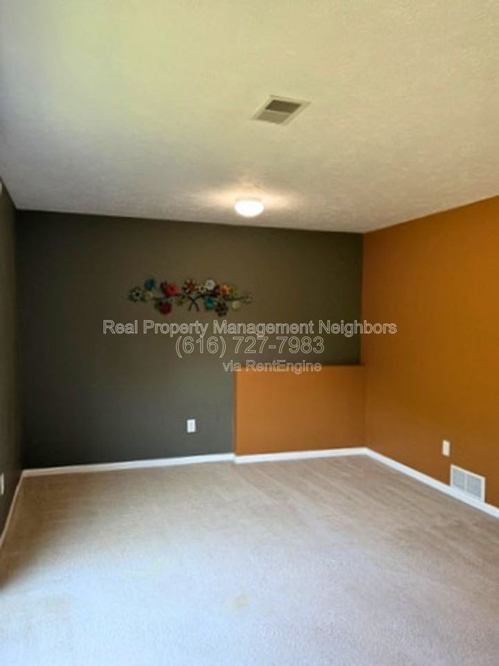 1636 Northbend Dr Ne - Photo 3 of 38