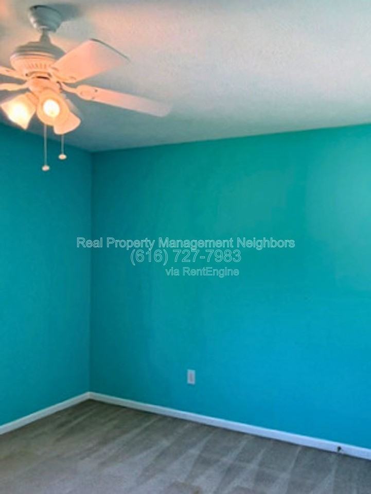 1636 Northbend Dr Ne - Photo 4 of 38