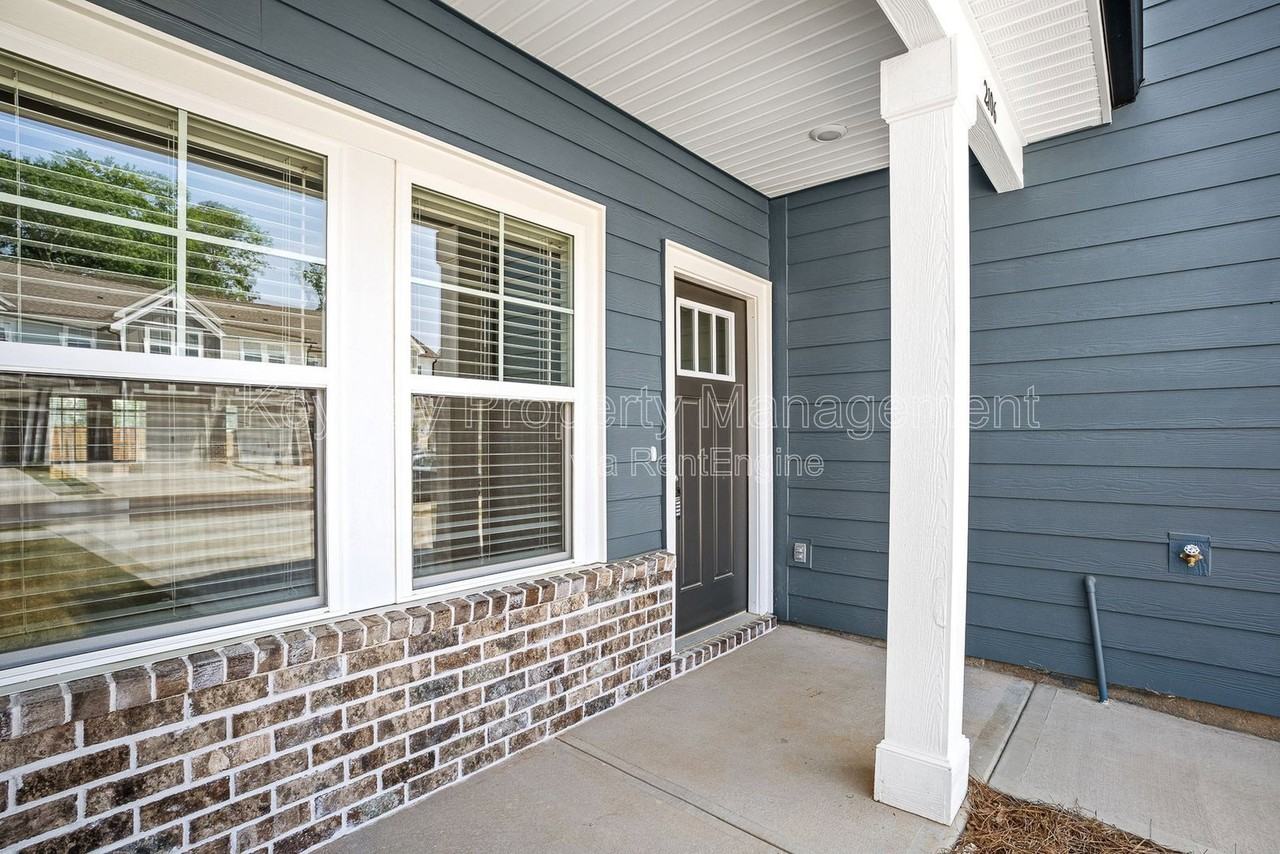 2106 Denmark Ave Se - Photo 5 of 25