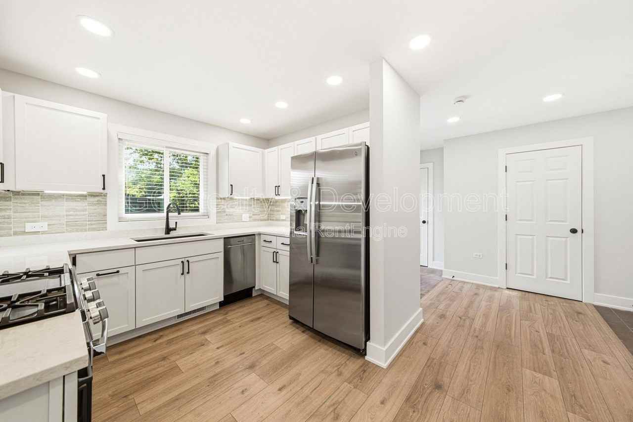 106 Hawthorne Dr - Photo 5 of 21