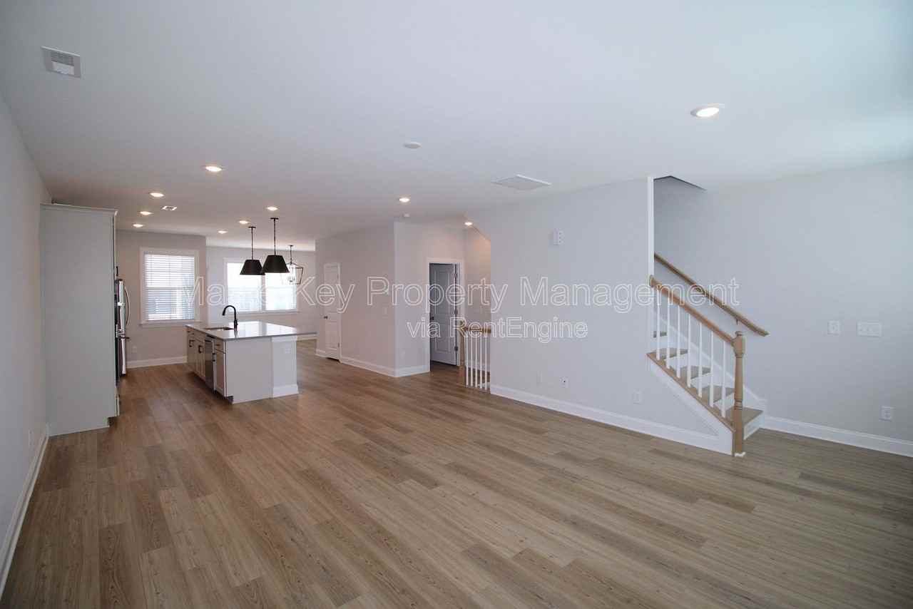 612 Amaranth Dr - Photo 5 of 26