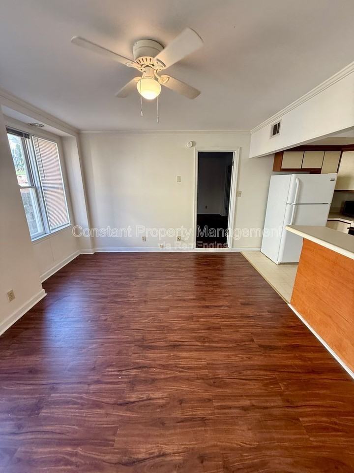 1031 Bond St #3 - Photo 4 of 12