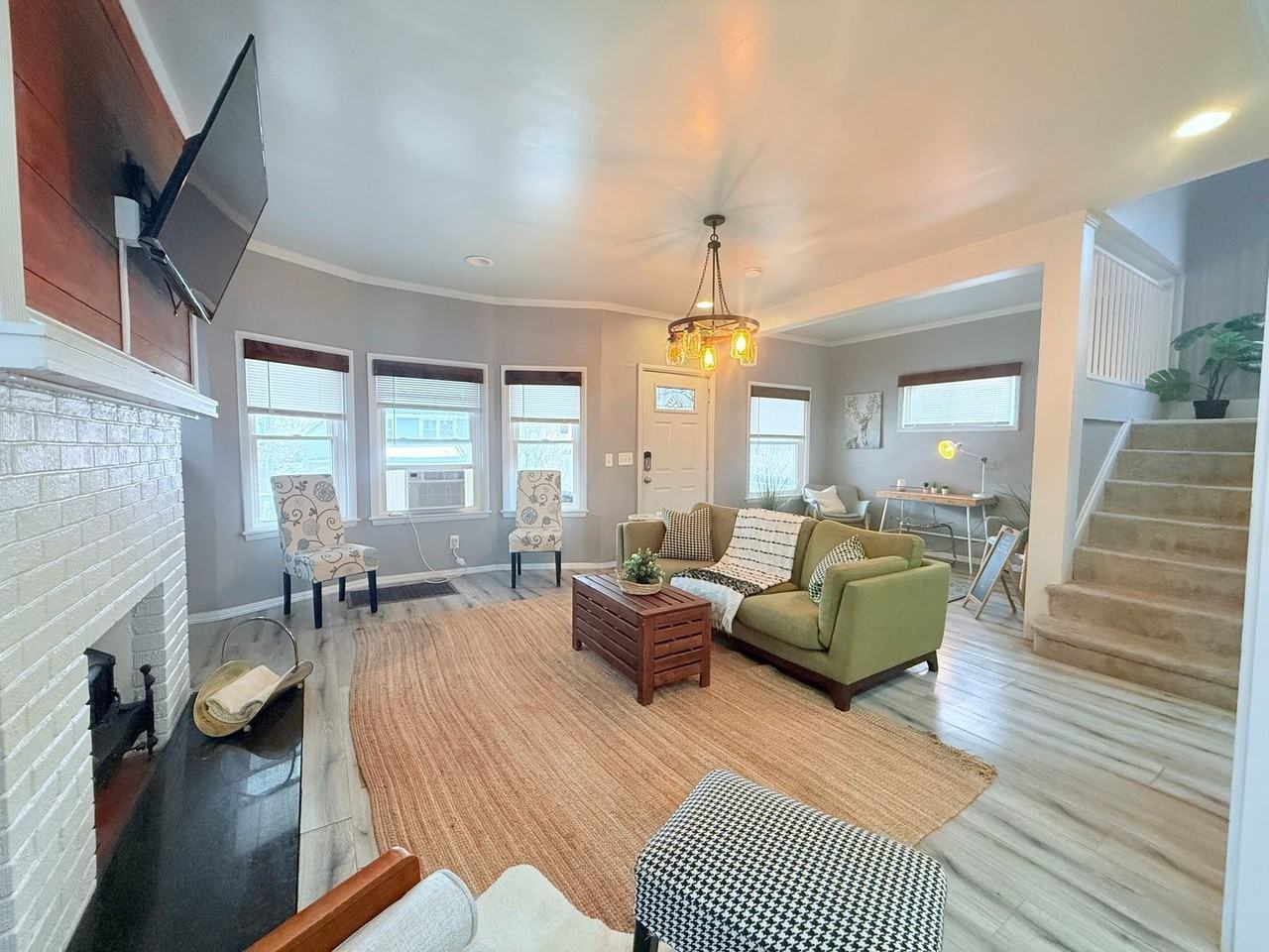 1610 Clarewood Ave - Photo 4 of 27