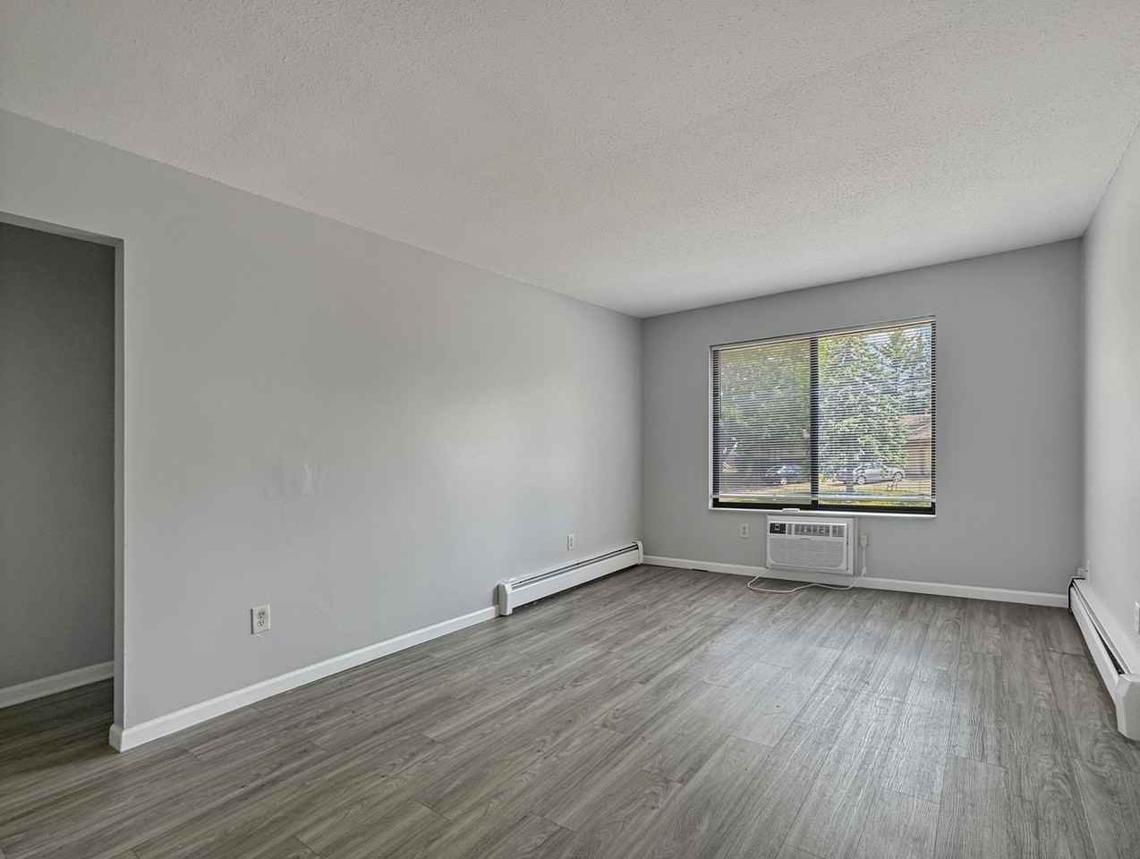 885 Hardwick Dr Se - Photo 2 of 7