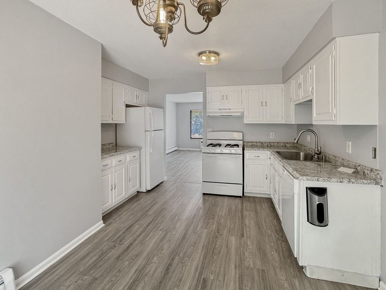 885 Hardwick Dr Se - Photo 3 of 7