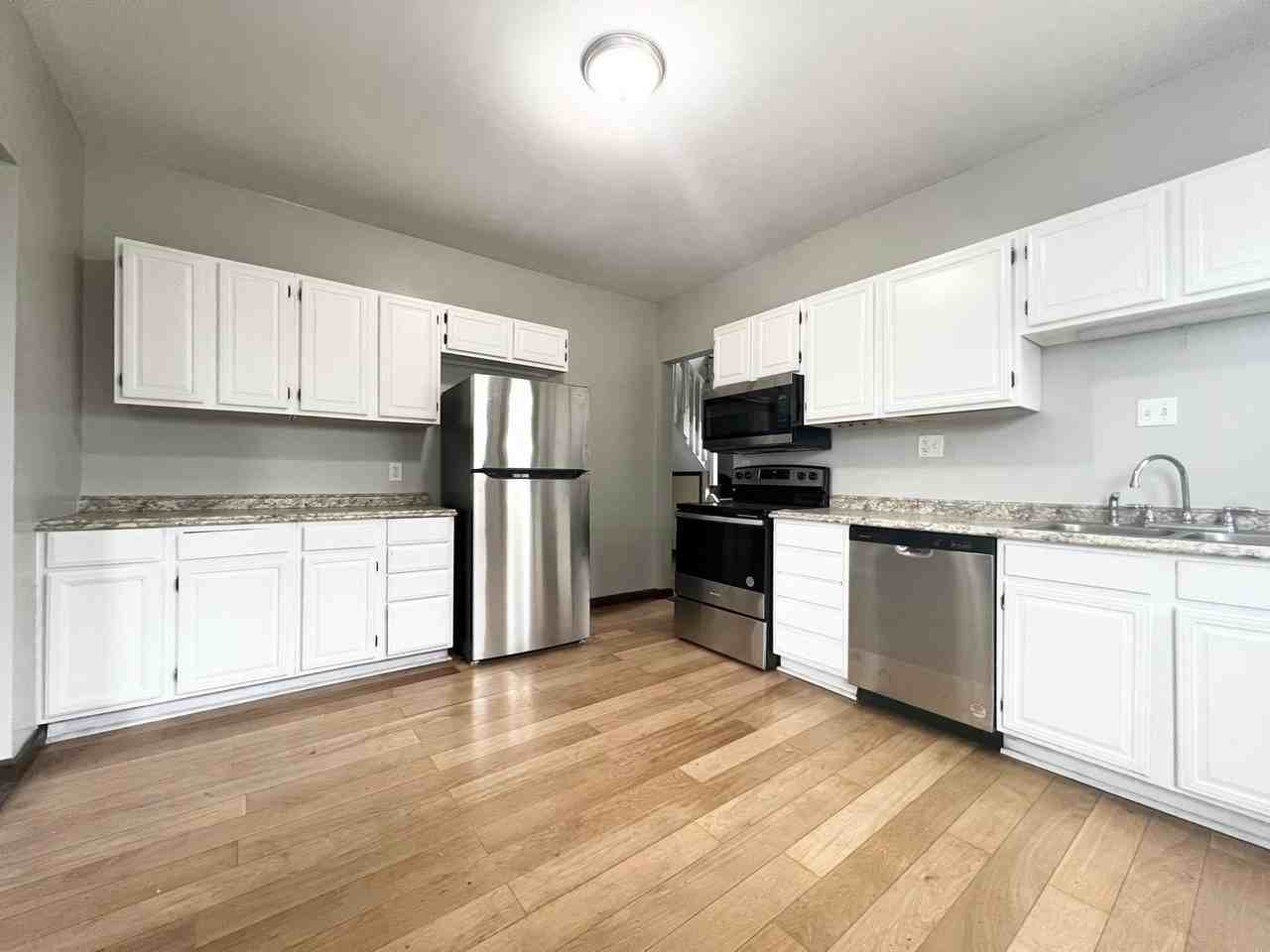 28 Juergens Ave - Photo 4 of 30