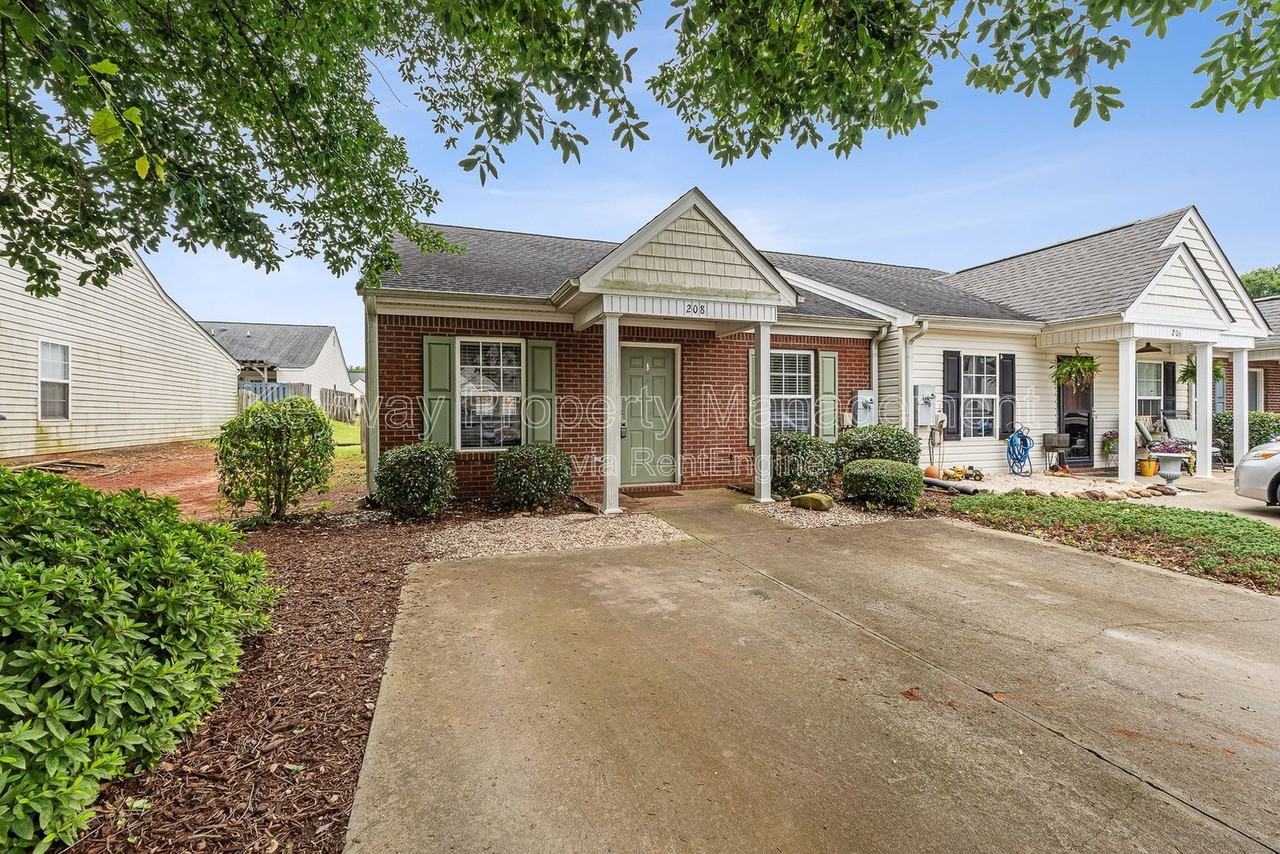 208 Satomi Way - Photo 3 of 19